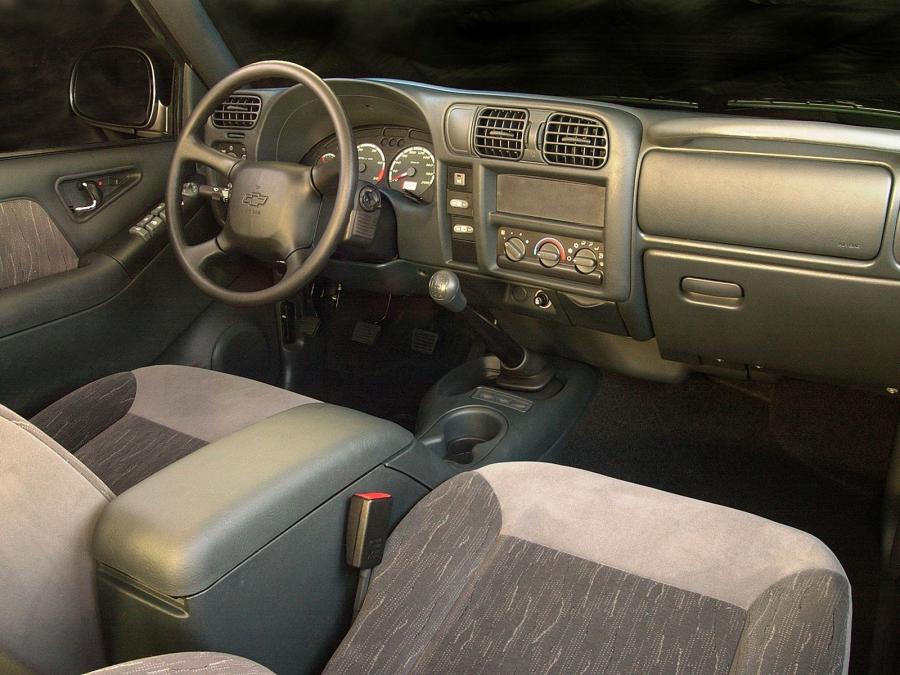  Chevrolet Blazer 2003 года  (BR) (фото 10 из 13)